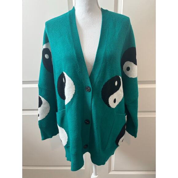 Dressed in LALA Yin Yang Green Boxy Sweater sz S/M - Picture 1 of 6